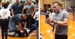 Útočník zákerne kopol Arnolda Schwarzeneggera do chrbta počas stretnutia s fanúšikmi
