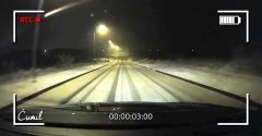 Keď ideš rýchlosťou 100 km/h po snehu a zabudneš, že ťa čaká zákruta