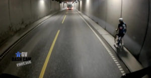 Nebezpečný cestný tunel si zmýlil s cyklotrasou