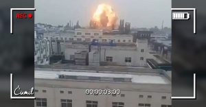 Ísť k oknu a sledovať výbuch továrne nebol najlepší nápad
