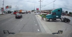 Vodič kamiónu si prechádzajúceho cyklistu vôbec nevšimol