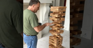 Majster hry Jenga (Aj s rukou vo vrecku)