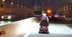 88-ročný dedko na invalidnom vozíku spôsobil dopravnú zápchu na diaľnici
