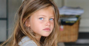 Thylane Blondeau bola ako 6 ročná vyhlásená za najkrajšie dievča na svete. Dnes je z nej 19 ročná žena