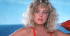 Spomínate si na krásnu záchranárku z Baywatchu? Erika Eleniak vyzerá perfektne aj po 50-tke