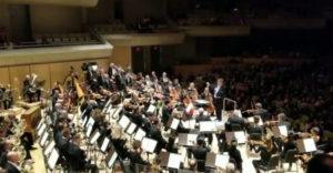 Prekvapenie pre dirigenta počas koncertu (Dojatie neskrýval)