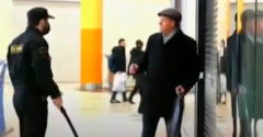 Sekuriťák trestá ľudí za to, že nenosia rúško (Ruský žartík)