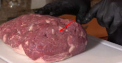 Vzhľad mäsa, ktoré kúpil v supermarkete, ho znepokojil. Keď sa pozriete zblízka, zistíte pravdu