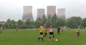 Počas futbalového zápasu zbúrali 4 chladiace veže elektrárne