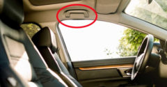 Načo v skutočnosti slúžia rukoväte nad dverami auta? Mnoho ľudí to stále nevie