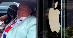 Apple prepustil top manažéra, ktorý v spoločnosti pracoval 22 rokov za vtip o prsiach