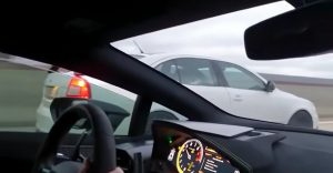 Príležitosť, na ktorú čakal vodič dvojkovej Octavie večnosť (Lamborghini vs Škoda)