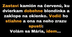 Blondínka upozorní vodiča kamiónu o strate nákladu (Vtip)