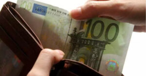 Slováci si prilepšia. Na výplatných páskach od januára 2024 uvidia viac peňazí
