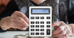 Penzisti dostanú od nového roka viac. Dôchodková kalkulačka vám prezradí novú sumu vášho dôchodku