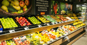 Prečo je zelenina a ovocie na začiatku obchodu? Ide o trik obchodníkov na zákazníkov