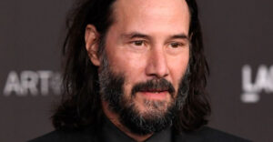 Omladol snáď aj o 20 rokov. Keanu Reeves prekvapil fanúšikov novým účesom