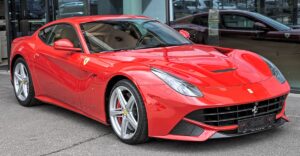 Justin Bieber, Kim Kardashian či 50 Cent sú na čiernej listine Ferrari. Prečo dostali doživotný zákaz kúpy ich auta?