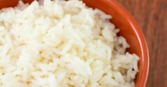 Obchody stiahli ryžu od známeho výrobcu. Ak ju máte navarenú, nejedzte ju, obsahuje nadlimitné množstvo pesticídu