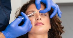 Čo spraví botox s tvárou? Doktorka si aplikovala látku len do polovice tváre a toto je výsledok