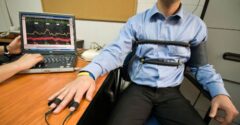 „Ľudský detektor lži“ odhaľuje: Kto klame viac – muži alebo ženy?