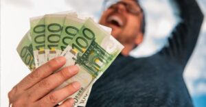 Peniaze sa im budú lepiť na prsty: 3 znamenia, ktoré sa v auguste poriadne obohatia