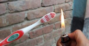 Zubná kefka a zapaľovač? Tento trik musíte vyskúšať, vznikne vám skvelý domáci pomocník