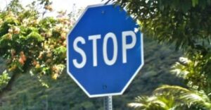 Slováci sú z nej zmätení: Čo znamená modrá STOP-ka a prečo ju neprehliadnuť?