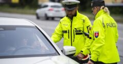 Zásadné zmeny v pravidlách pre vodičov: Poslanci chcú zrušiť kľúčovú povinnosť, odborníci nesúhlasia