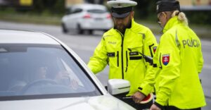 Zásadné zmeny v pravidlách pre vodičov: Poslanci chcú zrušiť kľúčovú povinnosť, odborníci nesúhlasia