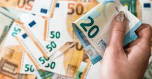 Máte ju vo peňaženke? Táto nenápadná bankovka môže mať cenu luxusného auta!