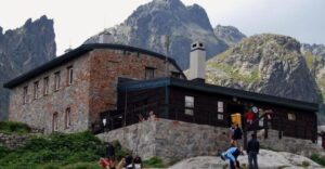 Tatranské chaty sa zatvárajú: Turistov čakajú podmienky bez akéhokoľvek zázemia, upozorňujú horskí záchranári