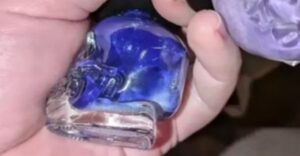 Žena sa sťažovala na personálnom oddelení po tom, čo dostala darček od Secret Santu v práci