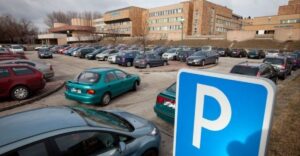 Slovenku šokoval lístok za stieračom: Niekoľko viet pomohlo vypátrať páchateľa