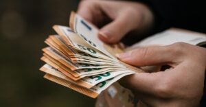 Štát schválil príspevok do výšky 3 000 eur, vyplácanie sa začne v apríli. Nárok má TÁTO skupina ľudí