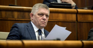 Najväčšie trestné oznámenie v histórii? Fica už vyšetruje polícia, k liberálom sa pridali tisíce ľudí