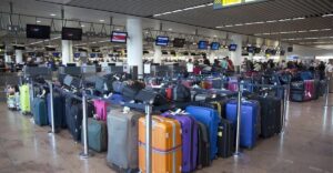 Obľúbený zvyk Slovákov môže čoskoro skončiť: Kvôli tomuto detailu ti na letisku nemusia vziať batožinu