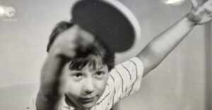 Spoznávate slovenského zabávača na FOTO z detstva? Dlho o ňom nebolo počuť