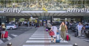 POZOR! Jediná bežná chyba na letisku vás môže navždy pripraviť o telefón
