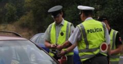Vodič v Bratislave šokoval policajtov: Z Citroënu si svojpomocne vyrobil „kabriolet“