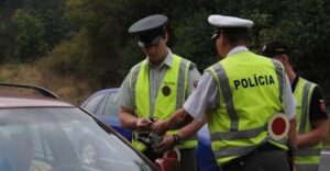 Vodič v Bratislave šokoval policajtov: Z Citroënu si svojpomocne vyrobil „kabriolet“