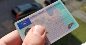 Bez ukončenej základnej školy „vodičák“ nezískaš. Slovensko prichádza s novým pravidlom pre budúcich vodičov